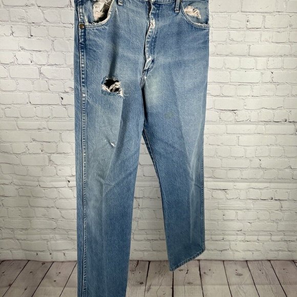 VTG Wrangler Light Wash Blue Denim Distressed Jeans USA Made 13 MWZ (34x29) - Picture 2 of 13